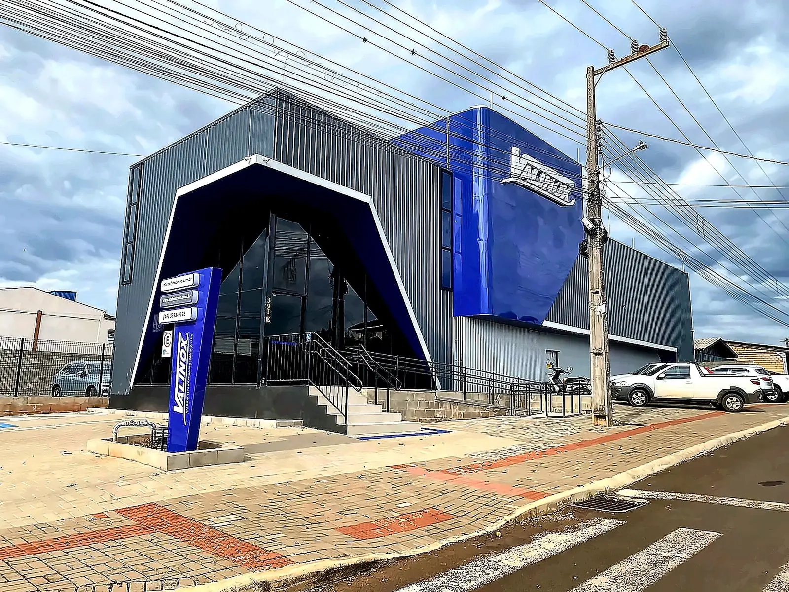 Obra comercial em estrutura metálica