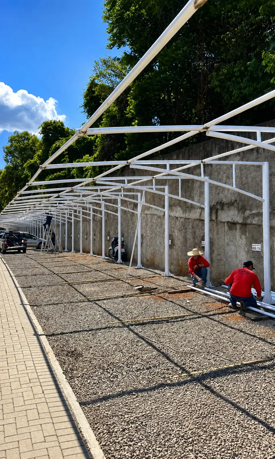 Cobertura de garagem entregue pela Leão Sistemas Estruturais